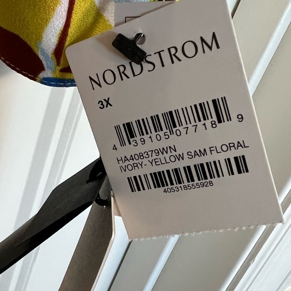 NWT, Women's Halogen Blouse. Size 3X. - Picture 5 of 6